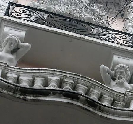 Готель Passage 2*